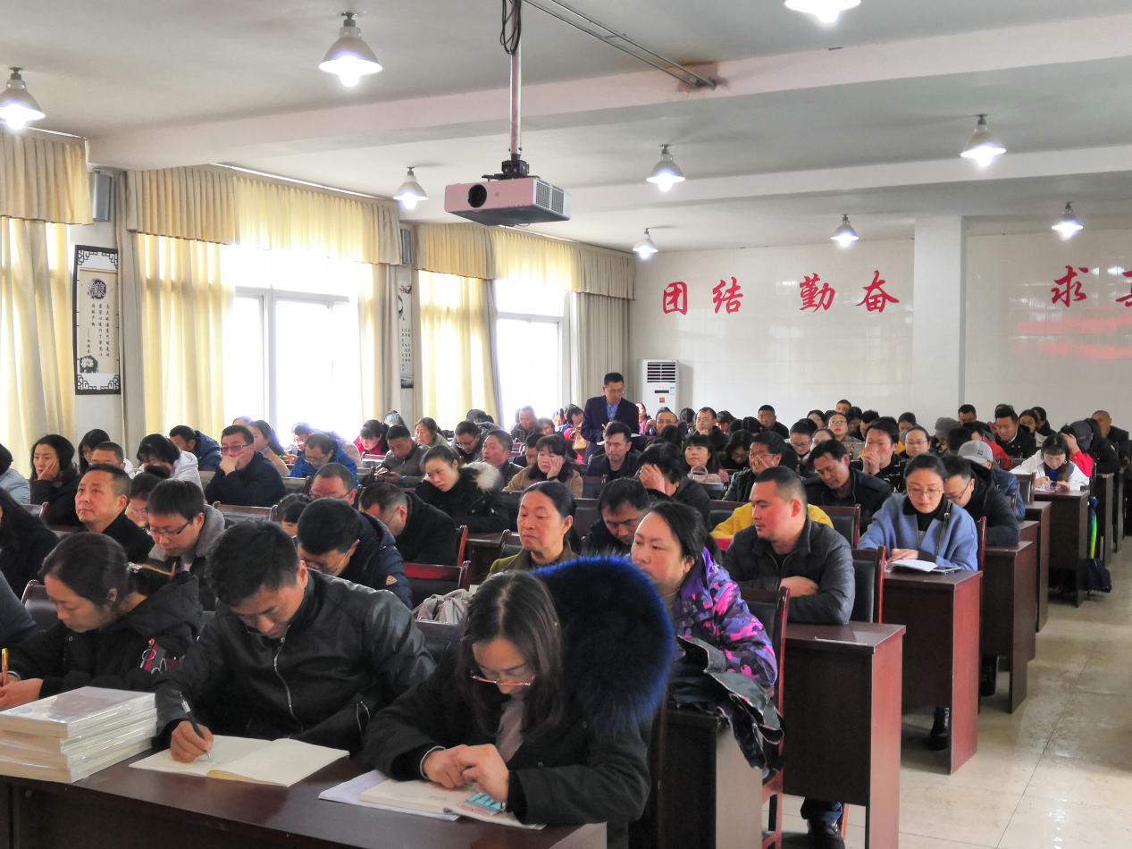 加強(qiáng)業(yè)務(wù)培訓(xùn)，切實提高業(yè)務(wù)素質(zhì)