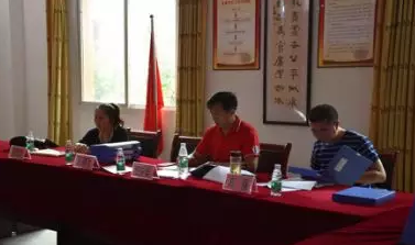 石河中學(xué)接受市“全國(guó)校園足球特色學(xué)?！痹u(píng)估檢查