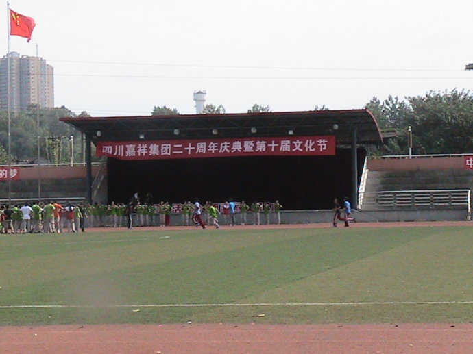 成都七中嘉祥外國語學校住宿費是多少錢一學年？