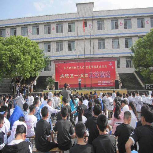石湍中學(xué)中考分?jǐn)?shù)線是多少？