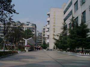成都市第十七中學(xué)2018年中考分?jǐn)?shù)線是多少？