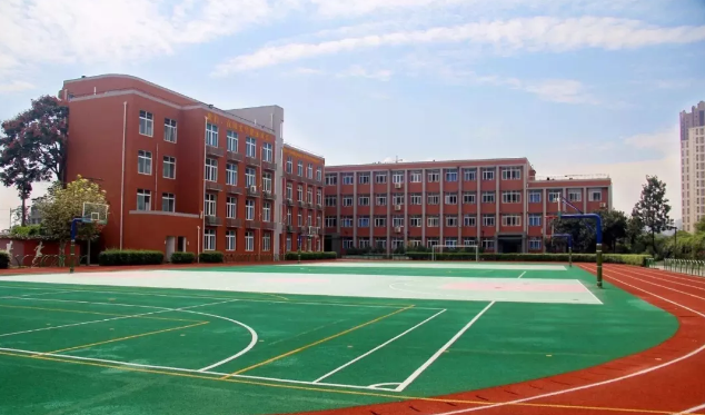 四川師范大學(xué)附屬中學(xué)外國(guó)語學(xué)校校園風(fēng)采