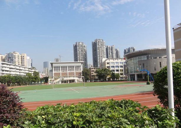 四川大學附屬中學地理位置和咨詢電話是？