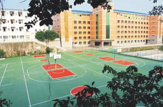渠縣中學(xué)地理位置在哪兒？