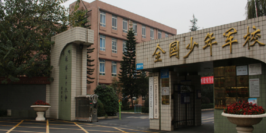 成都三十六中環(huán)境好不好？住宿呢？