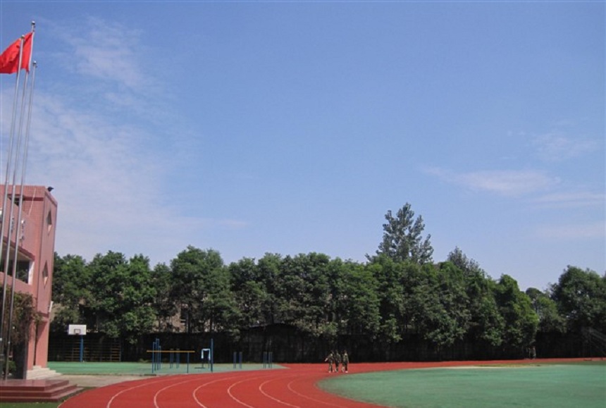 成都三十六中環(huán)境好不好？住宿呢？