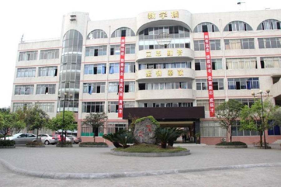 平樂中學(xué)近幾年的中考錄取分?jǐn)?shù)線是多少？
