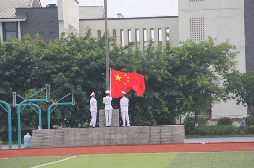 石室白馬中學(xué)近幾年的中考錄取分?jǐn)?shù)線是多少？