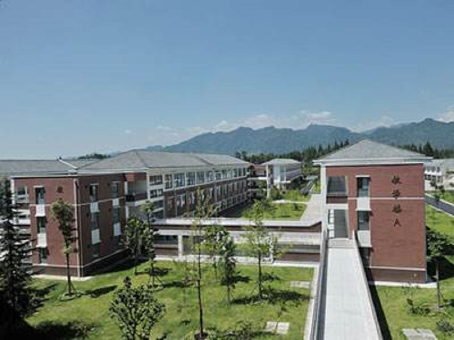 青城山高級(jí)中學(xué)2020年中考錄取分?jǐn)?shù)線是多少？