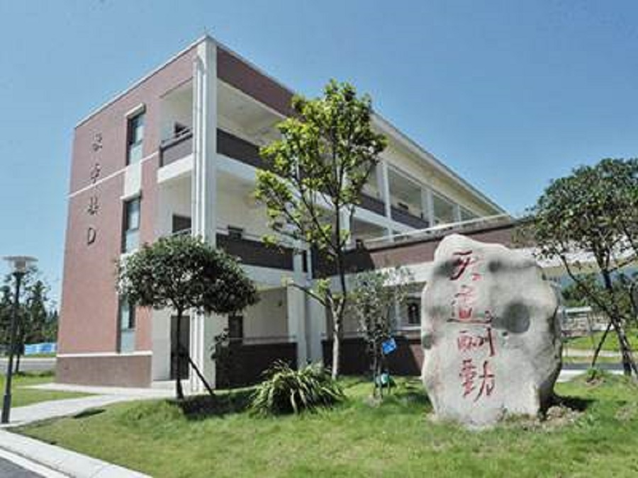 青城山高級中學(xué)師資力量怎么樣？