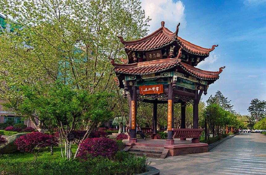 中和中學環(huán)境好不好？
