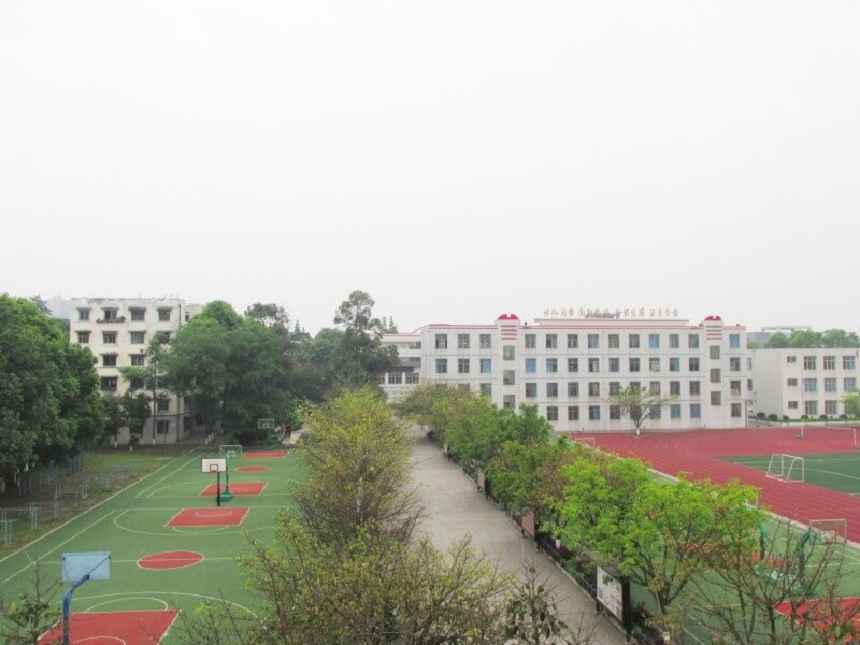 青白江中學(xué)環(huán)境好不好？