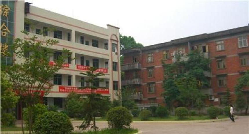 丹山中學在哪？