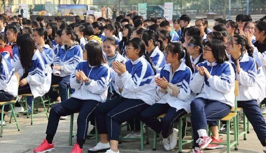 資陽外國語學(xué)校環(huán)境、教學(xué)設(shè)施好不好？