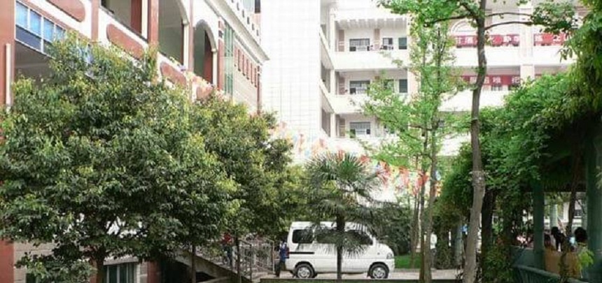 伍隍中學(xué)校園環(huán)境好嗎？