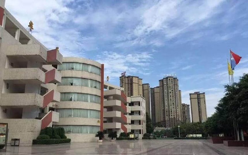 華興中學是民辦嗎？