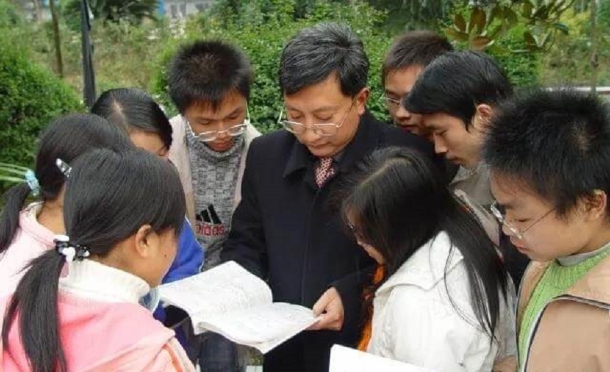 倉山中學(xué)是公辦高中嗎？