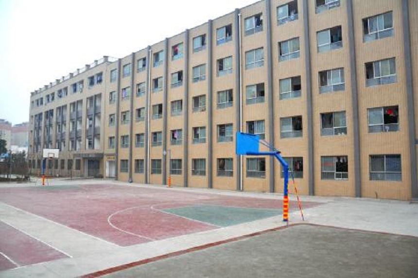 德陽東電中學(xué)是不是公辦高中？