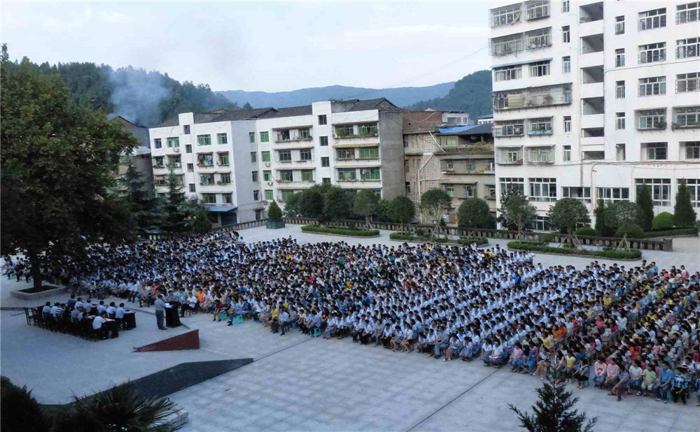 平昌縣響灘中學(xué)學(xué)校地址在哪里？