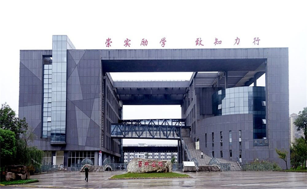 瀘州老窖天府中學(xué)招辦電話是多少？