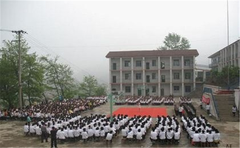 萬源市第二中學環(huán)境怎么樣、好嘛？