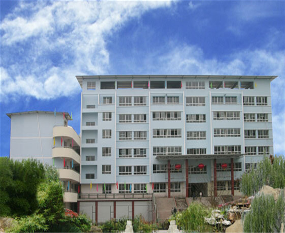 蒼溪城郊中學(xué)2020年的收費標準是多少？