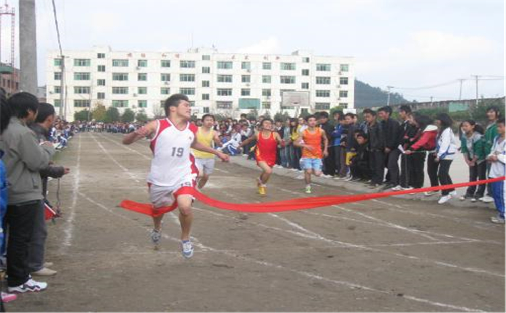 花叢中學(xué)學(xué)校詳細(xì)地址在什么地方？