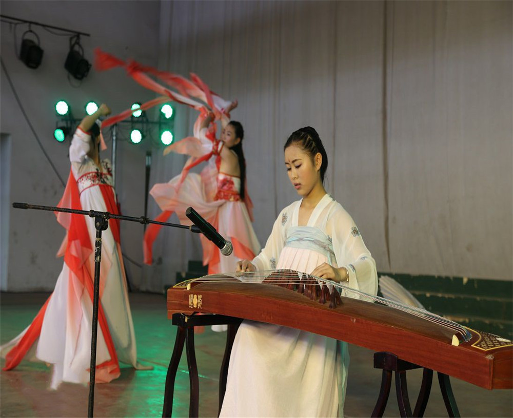 渠縣中學學校的環(huán)境怎么樣？