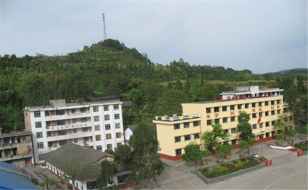 巴州區(qū)茶壩中學(xué)詳細地址在什么地方？