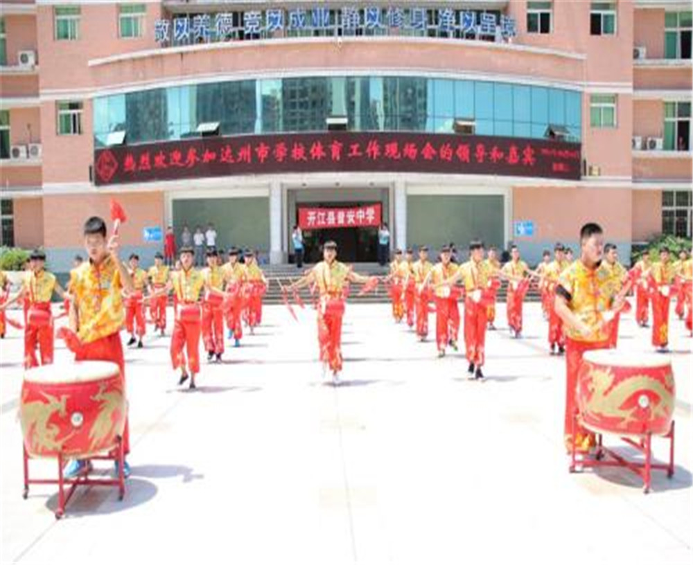 開江縣普安中學(xué)2020年的學(xué)費(fèi)是多少？