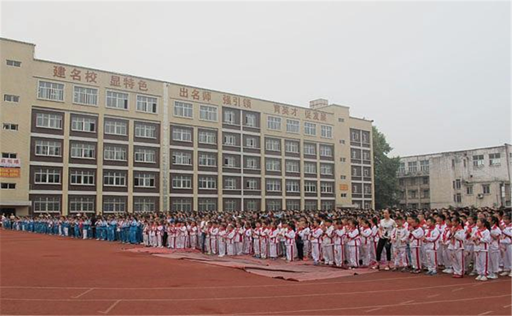 威遠競力學(xué)校學(xué)費多少錢一年？