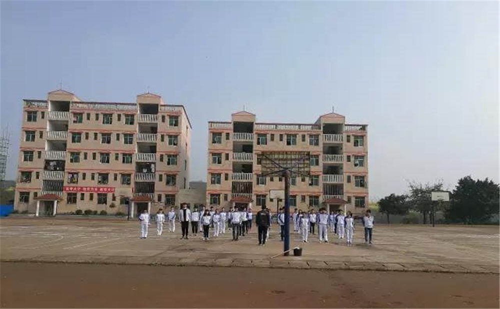 內(nèi)江市第十一中學(xué)2020年學(xué)校學(xué)費(fèi)多少錢一年？