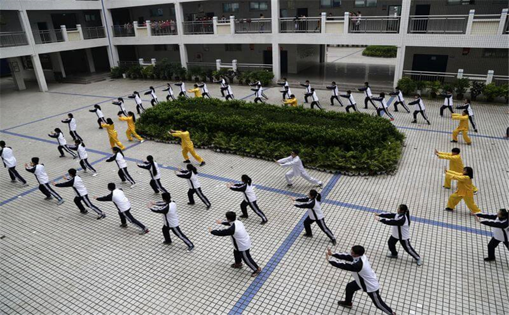 高坪中學2020年學校學費多少錢一年？