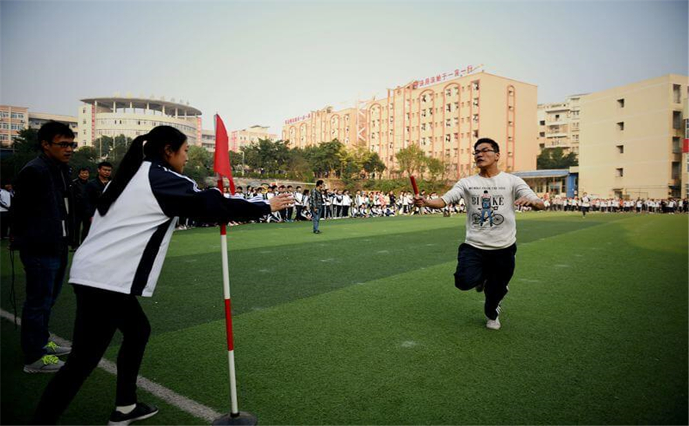 高坪中學學校詳細地址在什么地方？