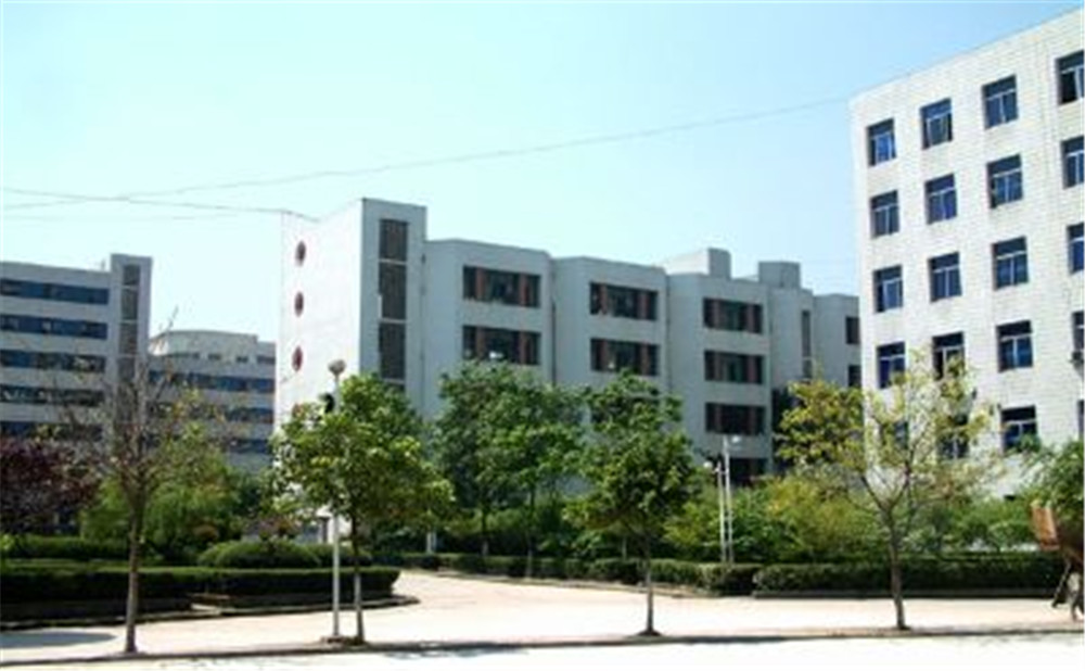 廣安友誼中學(xué)2020年的收費標(biāo)準(zhǔn)是多少？