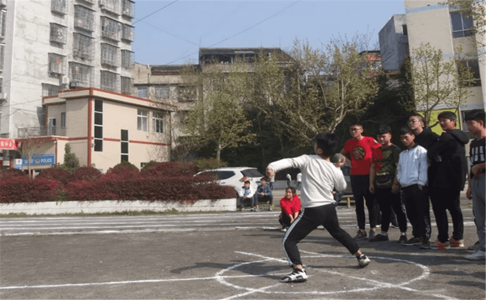 定水中學(xué)學(xué)校環(huán)境怎么樣？