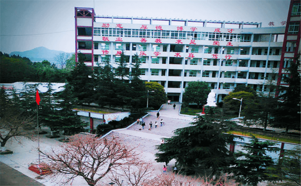 南部市伏虎中學(xué)學(xué)校詳細(xì)地址在什么地方？