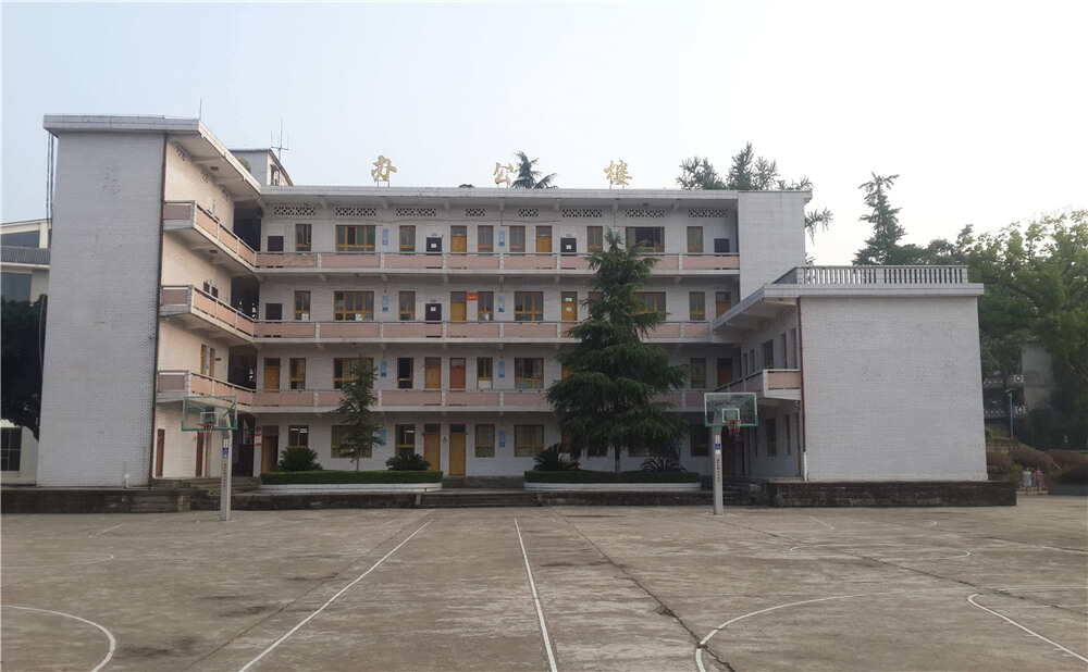 蓬安中學學校環(huán)境怎么樣？