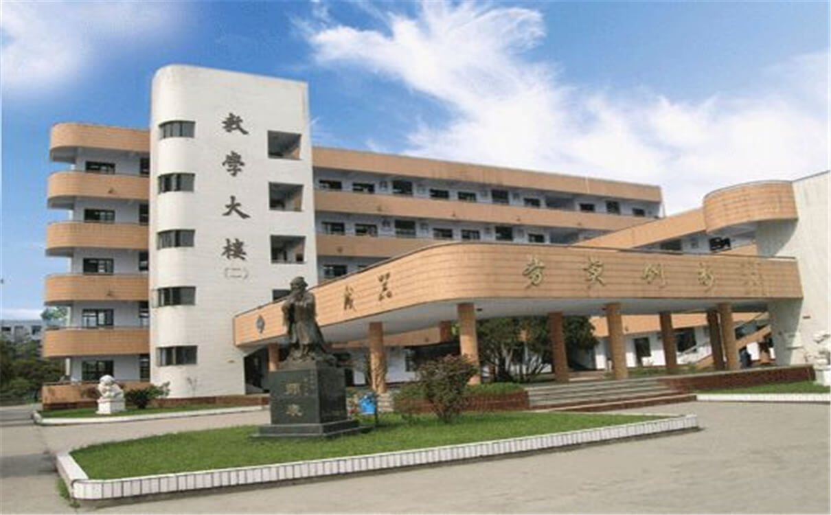 西南交通大學(xué)附屬中學(xué)高中部的錄取分?jǐn)?shù)是多少？