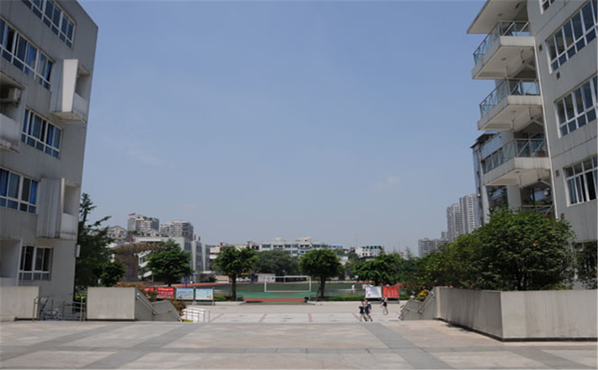 成都鐵路中學(xué)高中部的錄取分?jǐn)?shù)是多少？