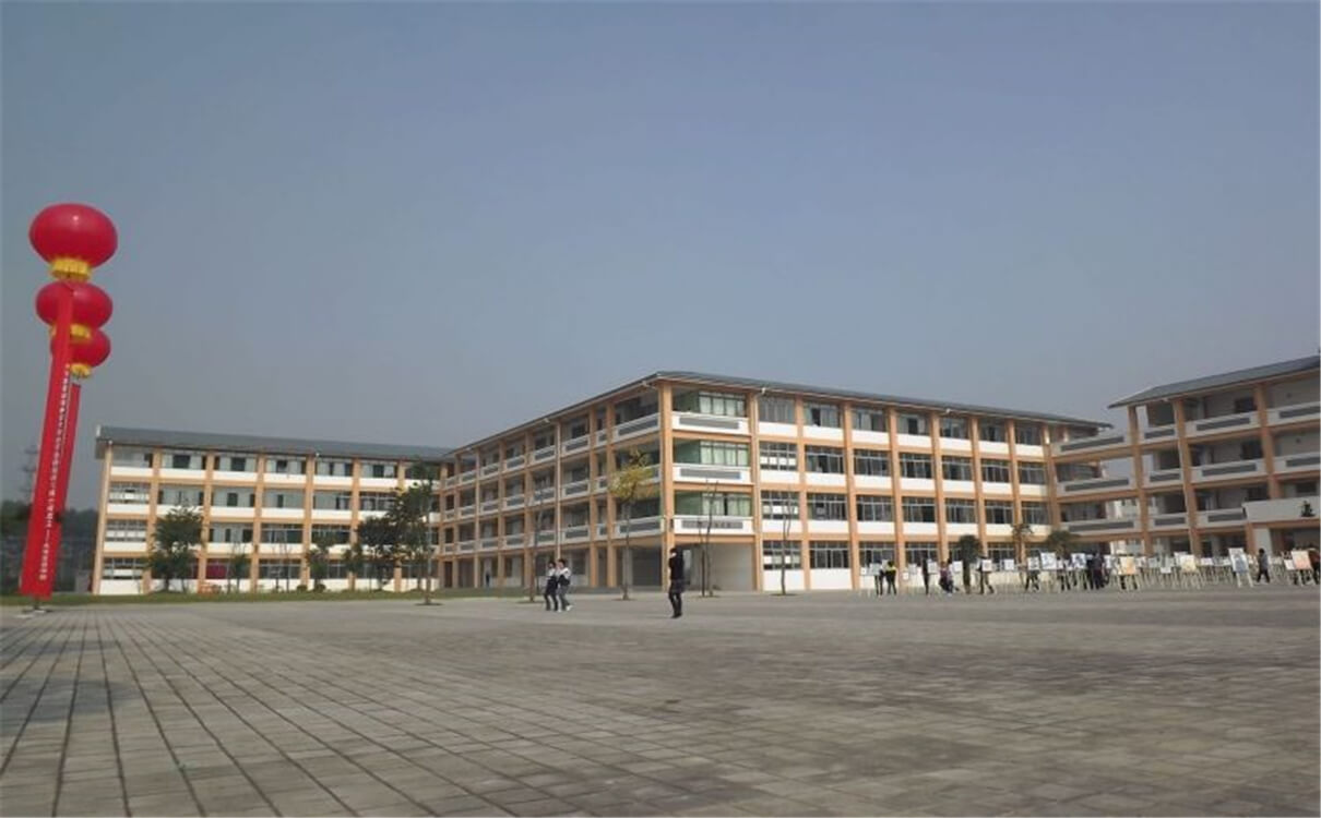 城廂中學(xué)每年的學(xué)費(fèi)是多少錢？