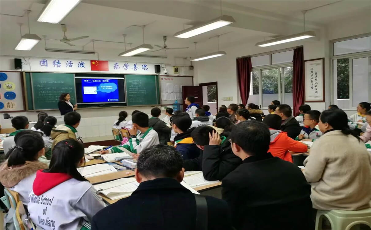 溫江二中每年的學(xué)費(fèi)是多少錢？