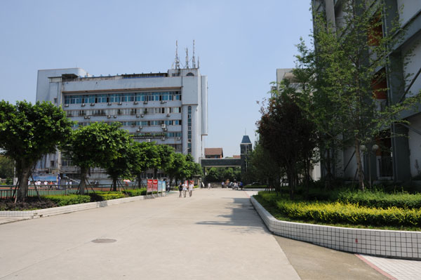 成都鐵路中學(xué)這個(gè)學(xué)校怎么樣？