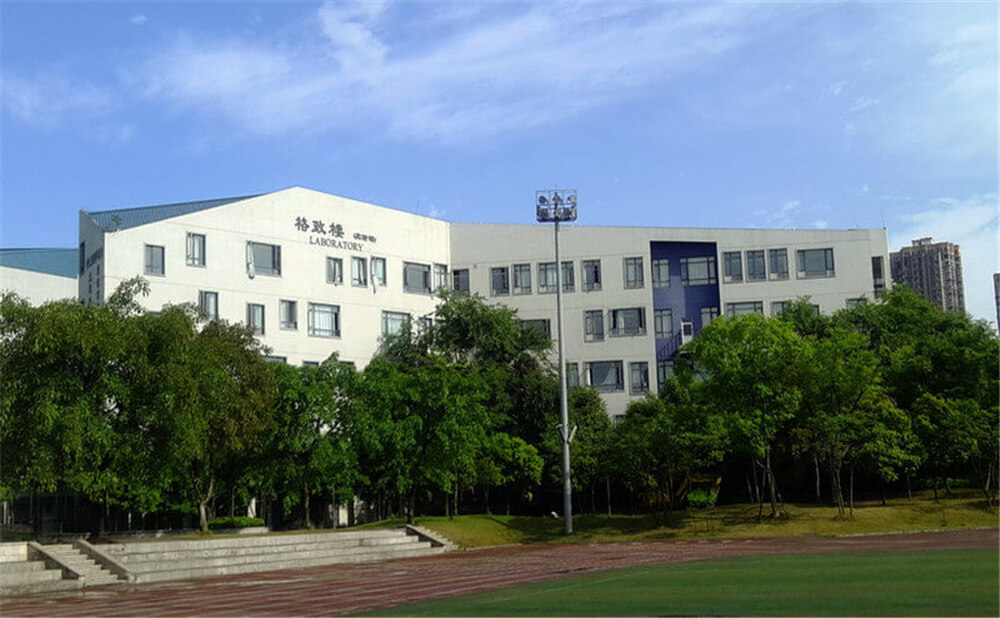成都實驗外國語學校（西區(qū)）外招生一年的學費是多少錢？