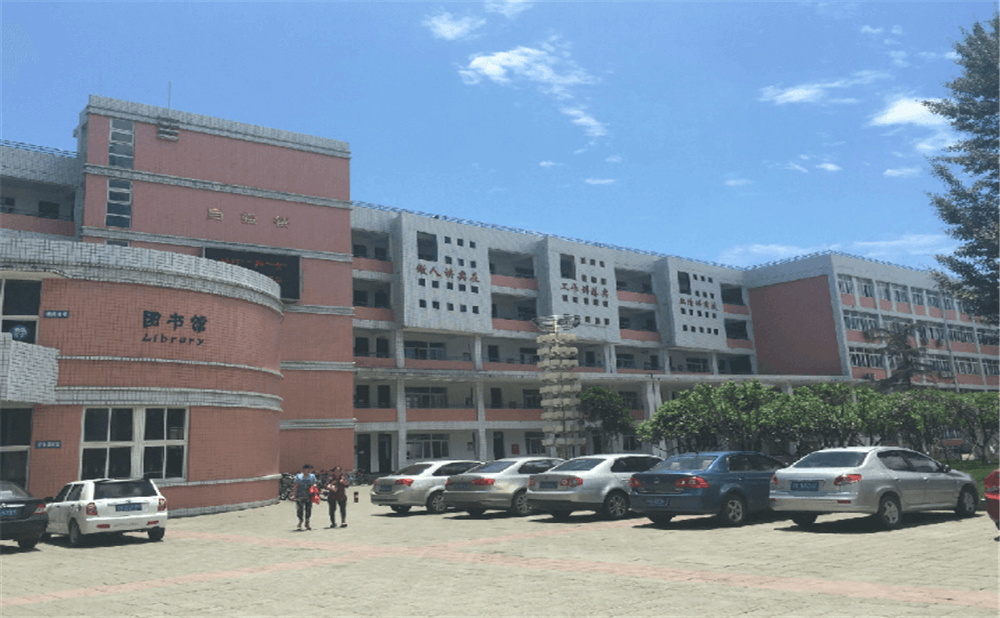 成都市籍田中學的去年錄取分數(shù)線是多少分？