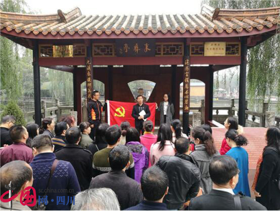 石室白馬中學一年的學費是多少？
