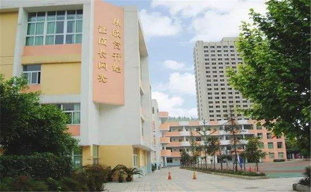 成都成飛中學的高中住宿怎么樣？