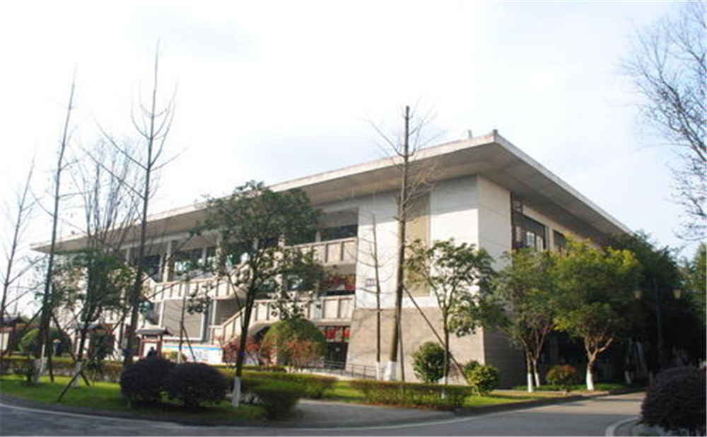 成都石室中學(xué)的高中住宿怎么樣？