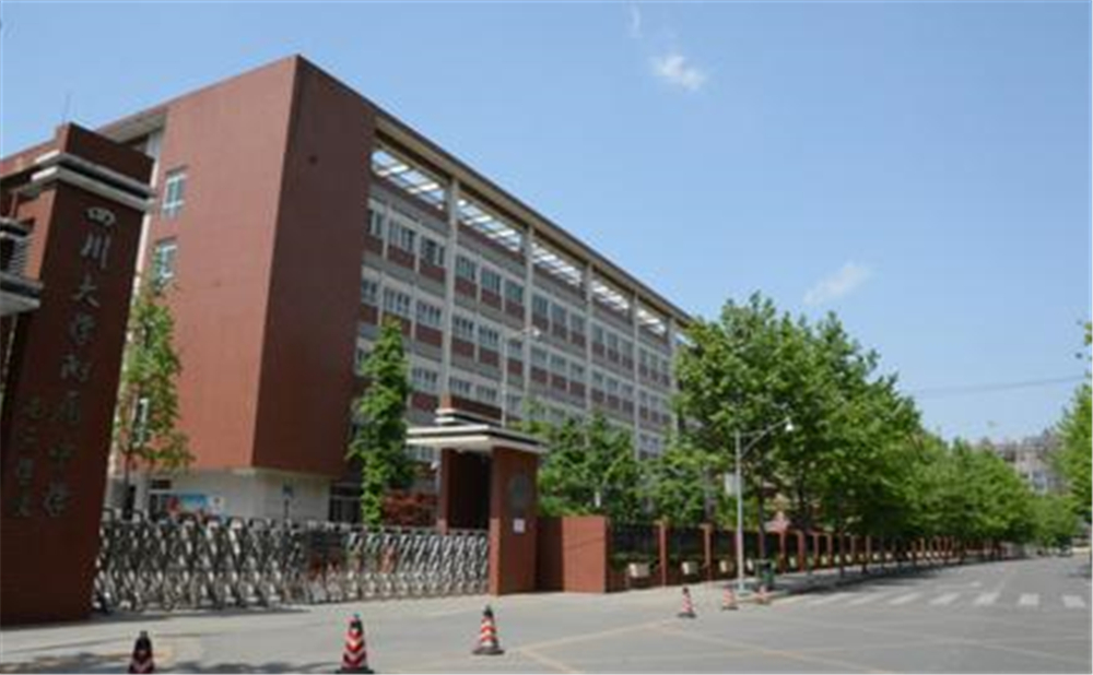 成都大學(xué)附屬中學(xué)的升學(xué)率是多少？