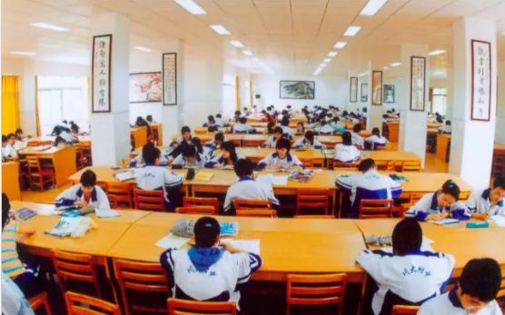 成都十二中（四川大學(xué)附屬中學(xué)）的升學(xué)率是多少？